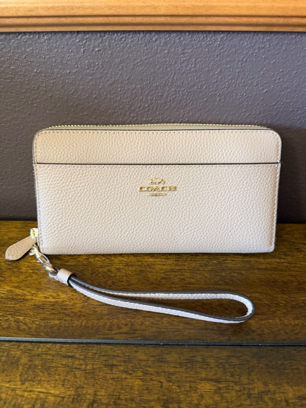 ✨NWOT - Coach Long Accordion Zip Wallet Wristlet✨ - Picture 3 of 9